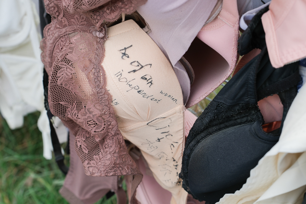 紐西蘭南島｜卡德羅納胸罩圍欄．著名的Cardrona Bra Fence，瓦納卡奇特打卡景點 @飛天璇的口袋