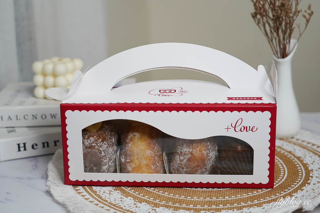 桃園中壢｜佳樂精緻蛋糕專賣店．桃園高鐵限定生乳甜甜圈，每天限量都會提早賣完 @飛天璇的口袋