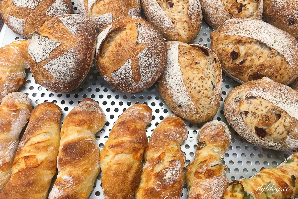 台中北屯｜可倫洛夫烘焙坊．網友推薦台中貝果，假日限定酸種麵包 @飛天璇的口袋