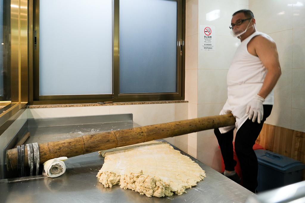 澳門氹仔｜肥仔文美食．遵循古法手打竹升麵，澳門宵夜美食水蟹粥 @飛天璇的口袋