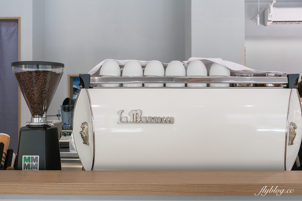 台北松山｜Fly Cafe．心中第一名的蒼蠅哥肉桂捲，台灣500甜推薦 @飛天璇的口袋