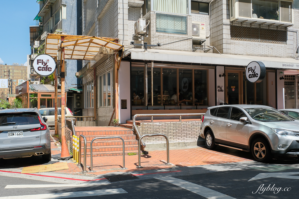 台北松山｜Fly Cafe．心中第一名的蒼蠅哥肉桂捲，台灣500甜推薦 @飛天璇的口袋