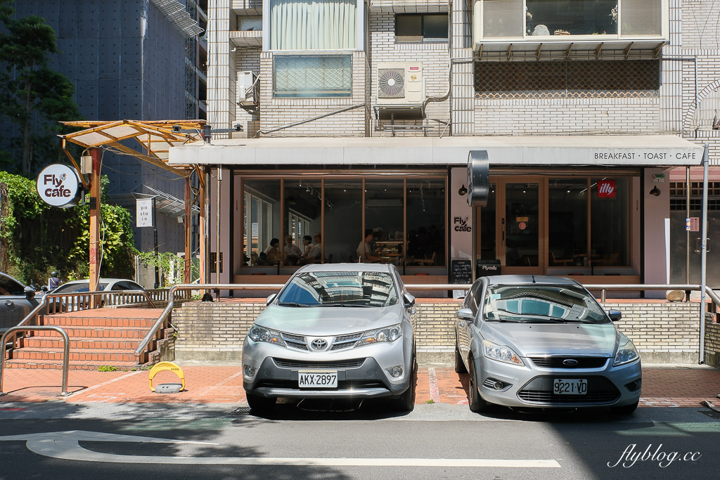 台北松山｜Fly Cafe．心中第一名的蒼蠅哥肉桂捲，台灣500甜推薦 @飛天璇的口袋