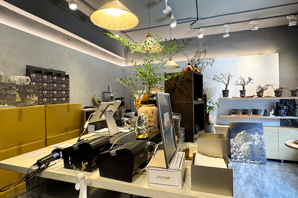 台中西區｜ITUMO 9番．精明商圈巷弄老宅，日式生甜甜圈專賣店 @飛天璇的口袋