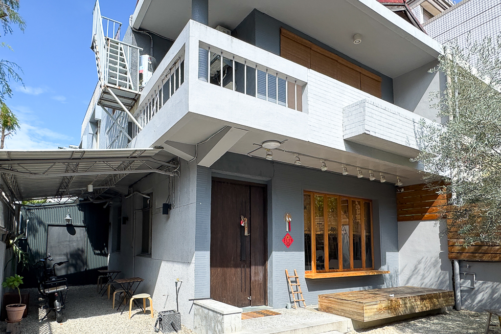 台中西區｜ITUMO 9番．精明商圈巷弄老宅，日式生甜甜圈專賣店 @飛天璇的口袋