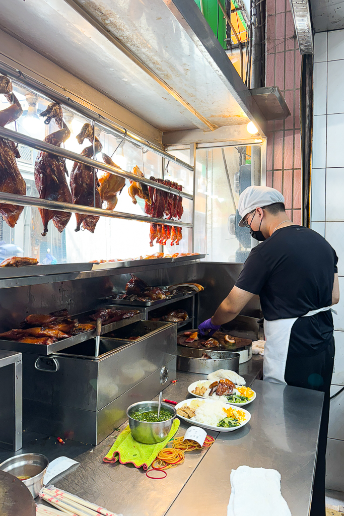 台中西屯｜香港鴻利燒臘快餐．逢甲商圈人氣便當，份量多價格實在 @飛天璇的口袋