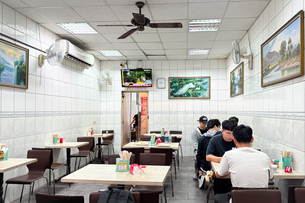台中西屯｜香港鴻利燒臘快餐．逢甲商圈人氣便當，份量多價格實在 @飛天璇的口袋