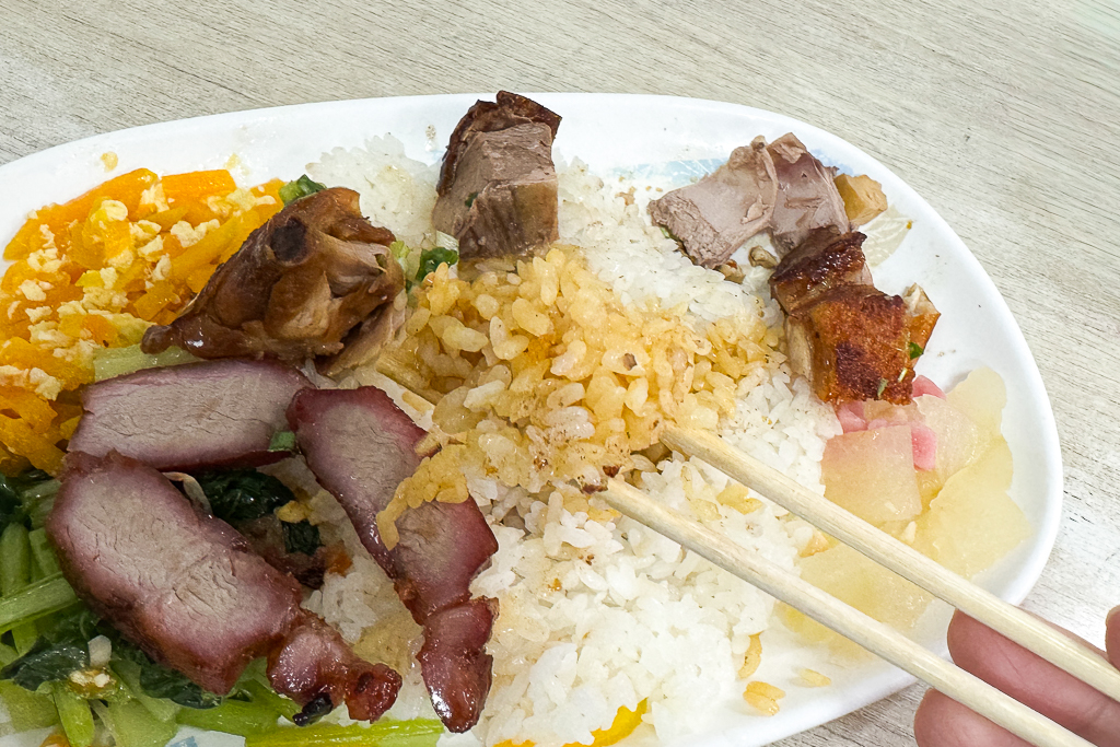 台中西屯｜香港鴻利燒臘快餐．逢甲商圈人氣便當，份量多價格實在 @飛天璇的口袋