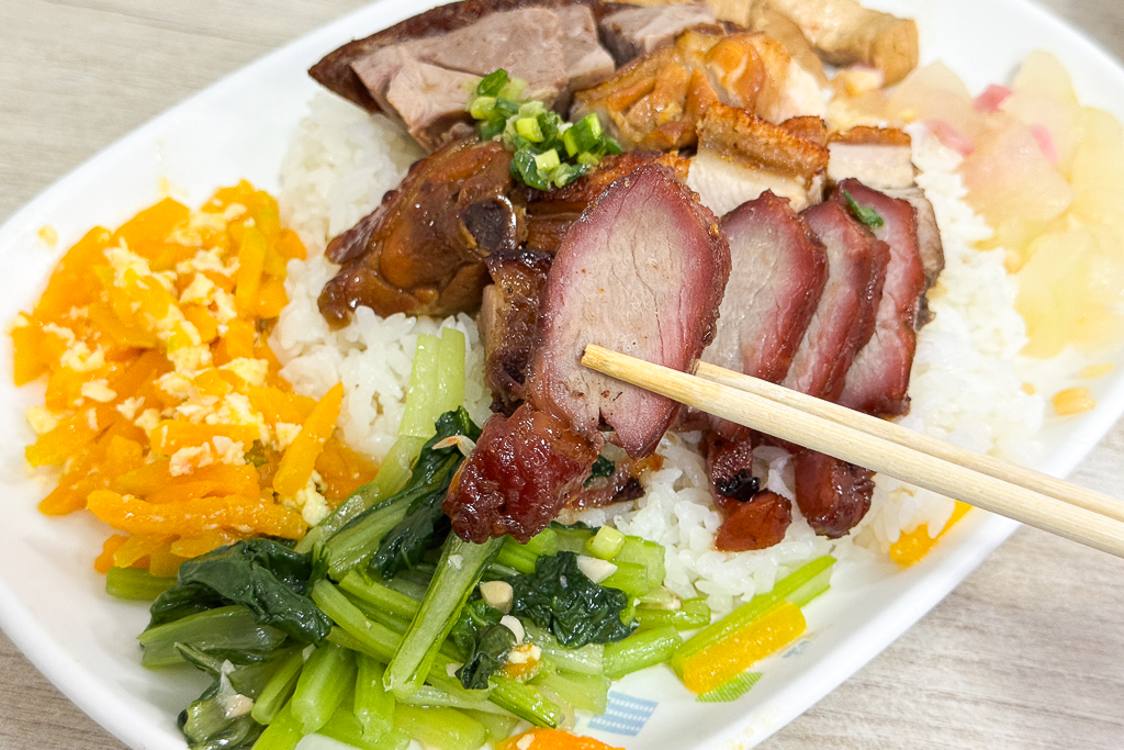 台中西屯｜香港鴻利燒臘快餐．逢甲商圈人氣便當，份量多價格實在 @飛天璇的口袋