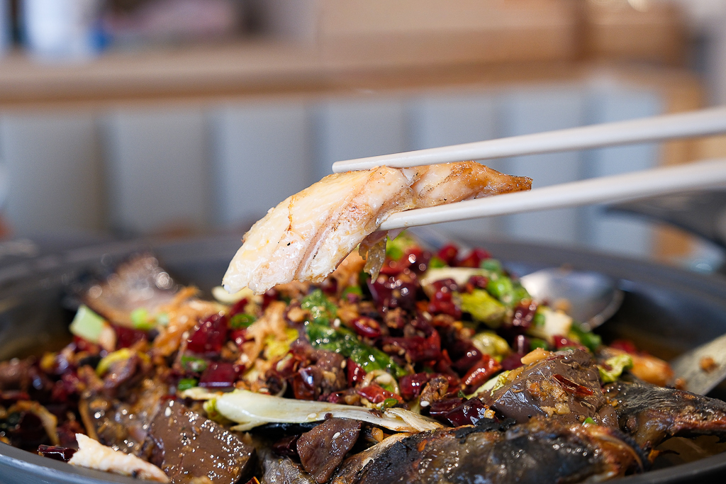 台中北區｜麻川川青花椒烤魚．100%正宗重慶風味，活魚現撈現煮香又辣 @飛天璇的口袋