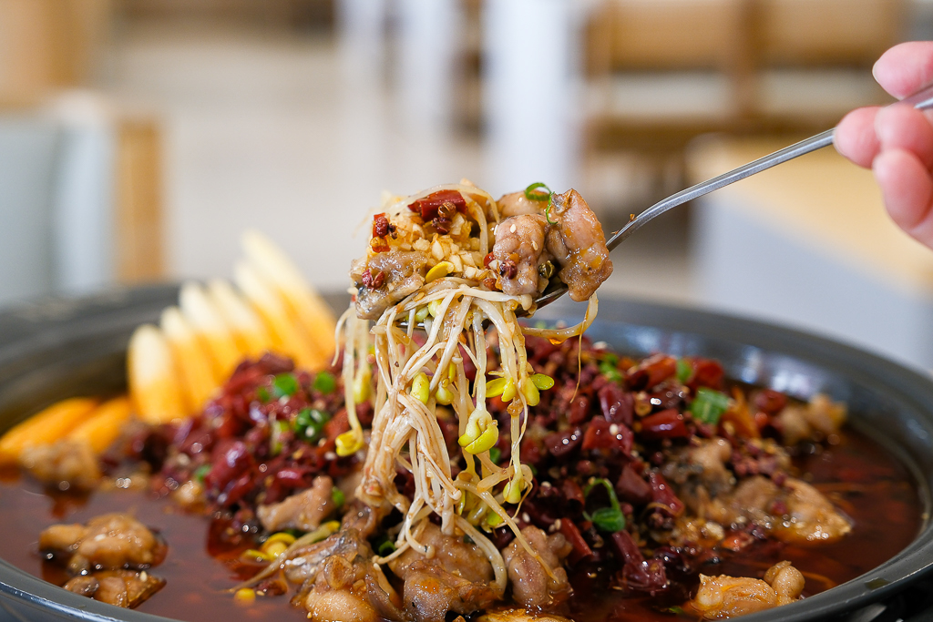 台中北區｜麻川川青花椒烤魚．100%正宗重慶風味，活魚現撈現煮香又辣 @飛天璇的口袋