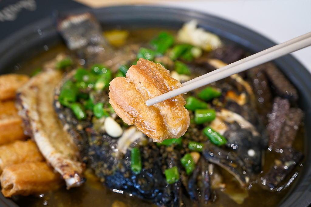 台中北區｜麻川川青花椒烤魚．100%正宗重慶風味，活魚現撈現煮香又辣 @飛天璇的口袋