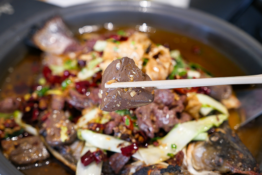 台中北區｜麻川川青花椒烤魚．100%正宗重慶風味，活魚現撈現煮香又辣 @飛天璇的口袋