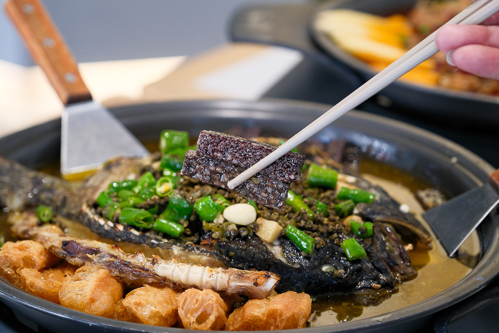 台中北區｜麻川川青花椒烤魚．100%正宗重慶風味，活魚現撈現煮香又辣 @飛天璇的口袋