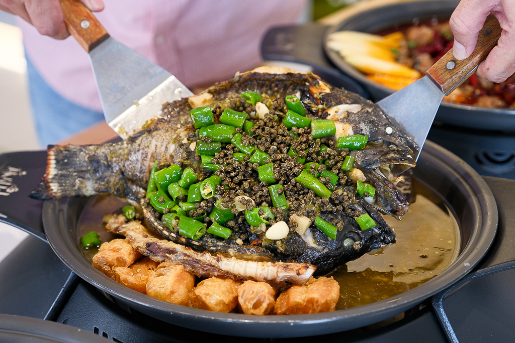 台中北區｜麻川川青花椒烤魚．100%正宗重慶風味，活魚現撈現煮香又辣 @飛天璇的口袋