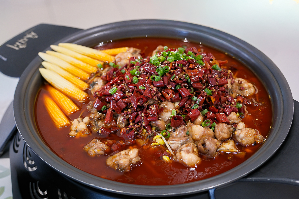 台中北區｜麻川川青花椒烤魚．100%正宗重慶風味，活魚現撈現煮香又辣 @飛天璇的口袋