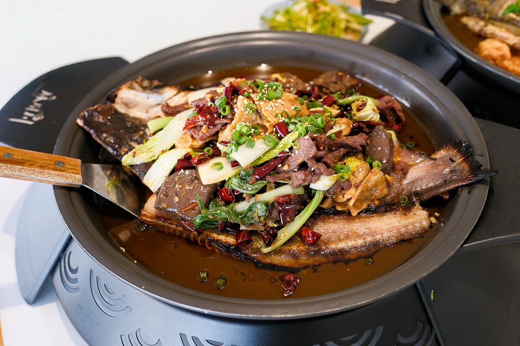 台中北區｜麻川川青花椒烤魚．100%正宗重慶風味，活魚現撈現煮香又辣 @飛天璇的口袋