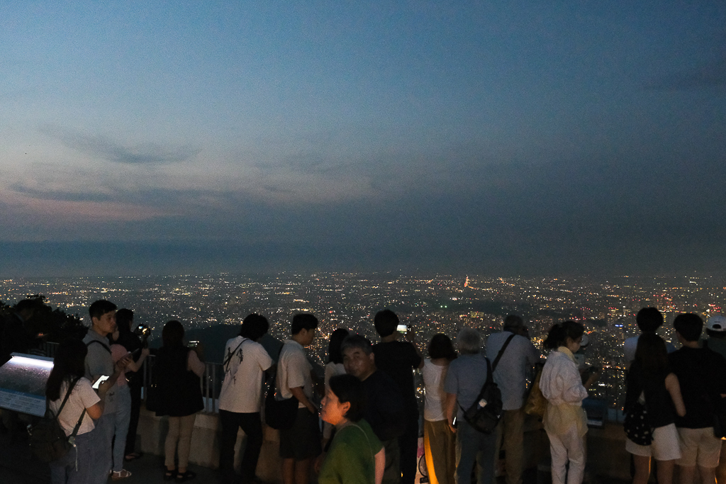 日本北海道｜藻岩山夜景．日本新三大夜景之一，札幌市區到纜車站交通方式 @飛天璇的口袋