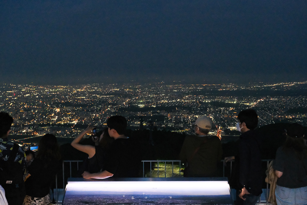 日本北海道｜藻岩山夜景．日本新三大夜景之一，札幌市區到纜車站交通方式 @飛天璇的口袋