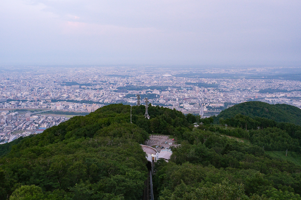 日本北海道｜藻岩山夜景．日本新三大夜景之一，札幌市區到纜車站交通方式 @飛天璇的口袋