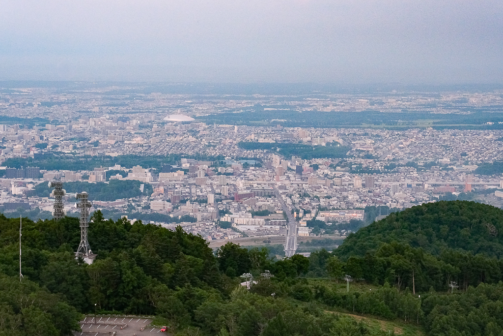 日本北海道｜藻岩山夜景．日本新三大夜景之一，札幌市區到纜車站交通方式 @飛天璇的口袋