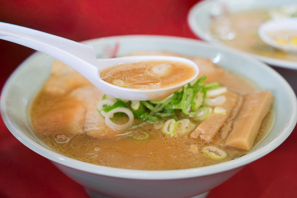 日本北海道｜旭川拉麵村 梅光軒．榮獲旭川拉麵大賞，米其林指南推薦拉麵 @飛天璇的口袋
