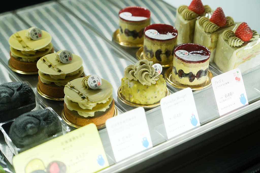 日本北海道｜佐藤堂．札幌深夜版排隊甜點，超好吃的芭菲和蛋糕 @飛天璇的口袋