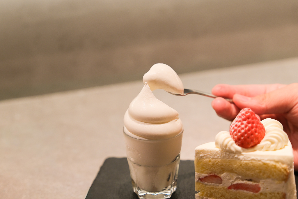 日本北海道｜佐藤堂．札幌深夜版排隊甜點，超好吃的芭菲和蛋糕 @飛天璇的口袋