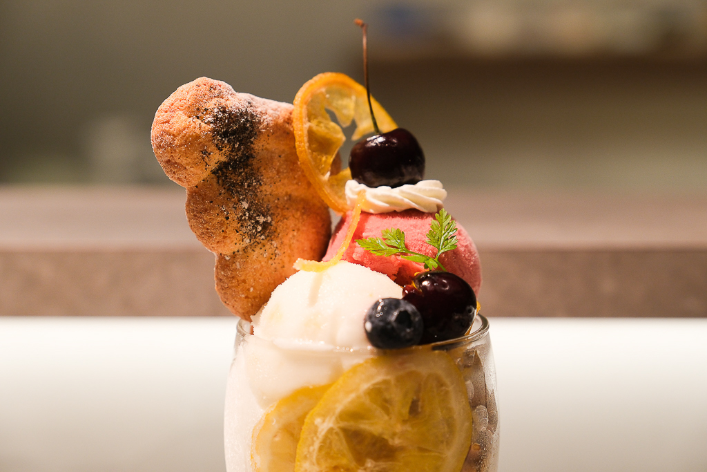 日本北海道｜佐藤堂．札幌深夜版排隊甜點，超好吃的芭菲和蛋糕 @飛天璇的口袋