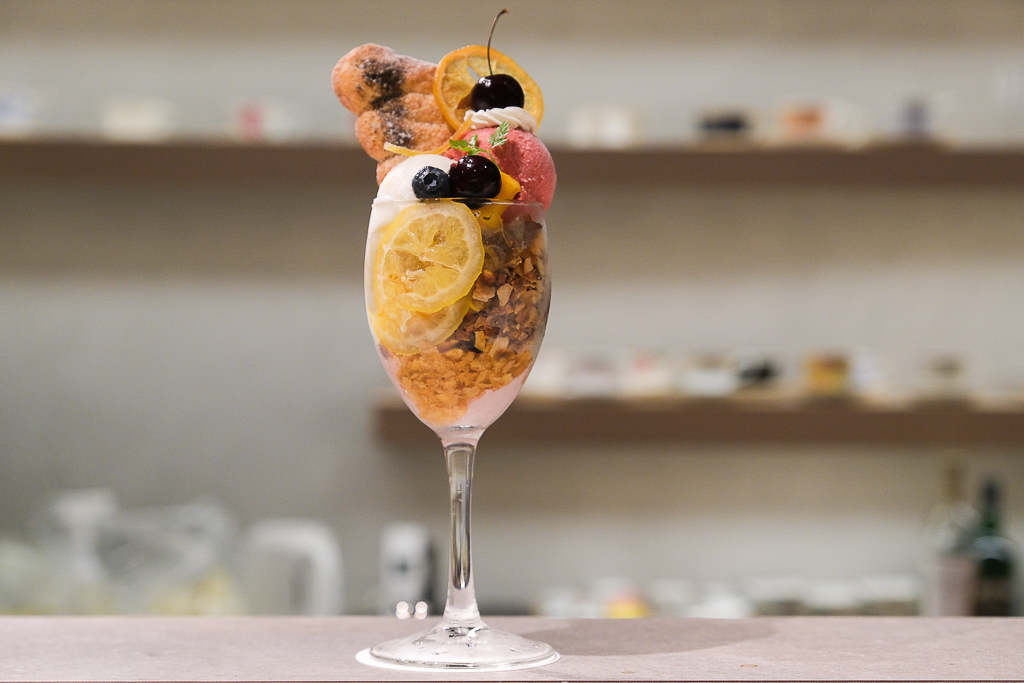 日本北海道｜佐藤堂．札幌深夜版排隊甜點，超好吃的芭菲和蛋糕 @飛天璇的口袋