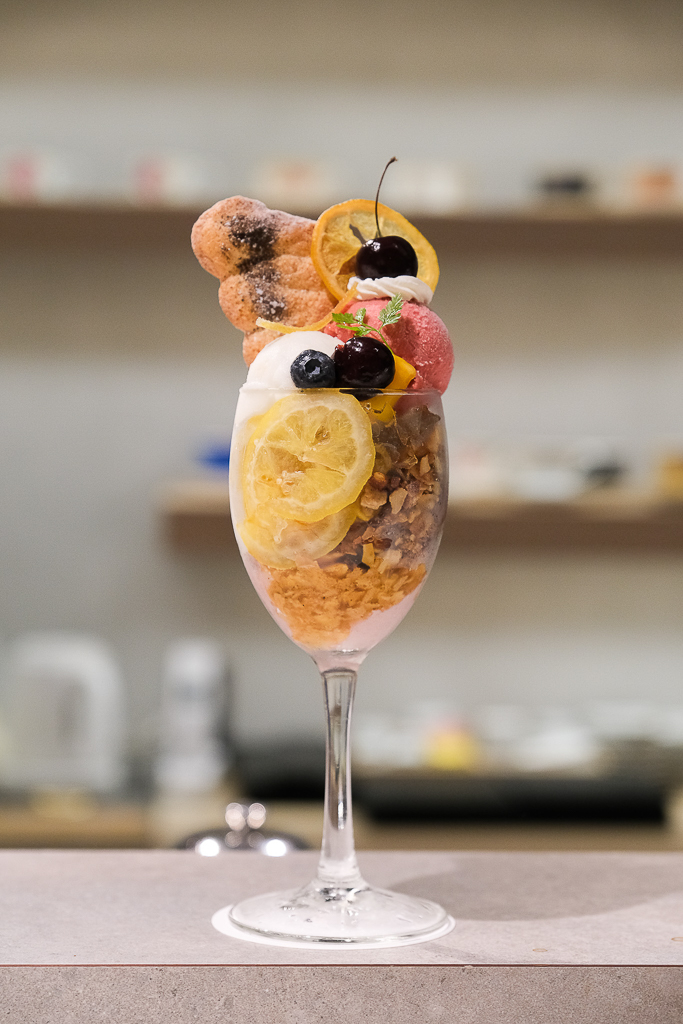 日本北海道｜佐藤堂．札幌深夜版排隊甜點，超好吃的芭菲和蛋糕 @飛天璇的口袋