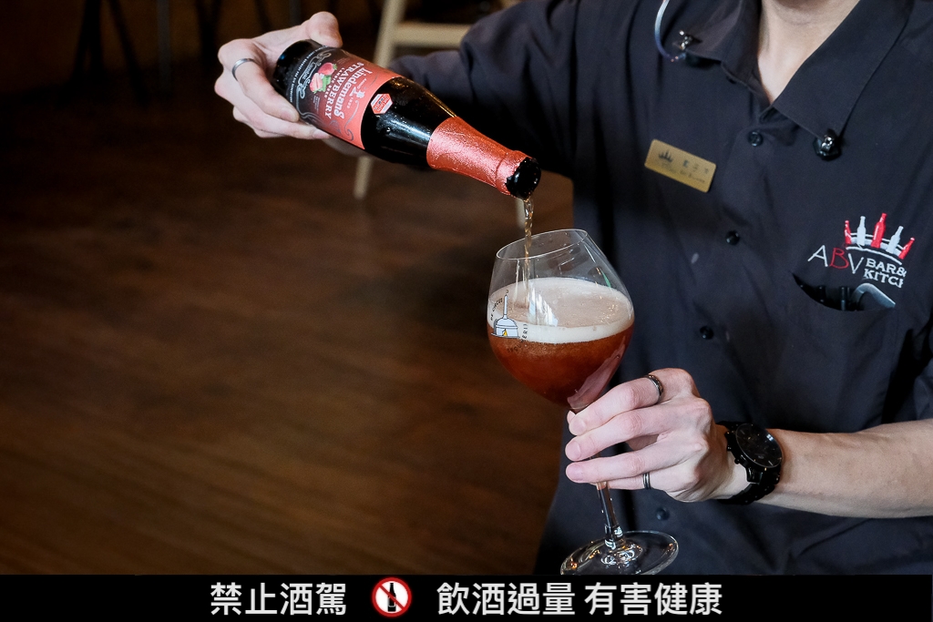 台中西區｜ABV地中海餐酒館．發現台中超奢華早午餐，全台唯一700種啤酒走廊 @飛天璇的口袋