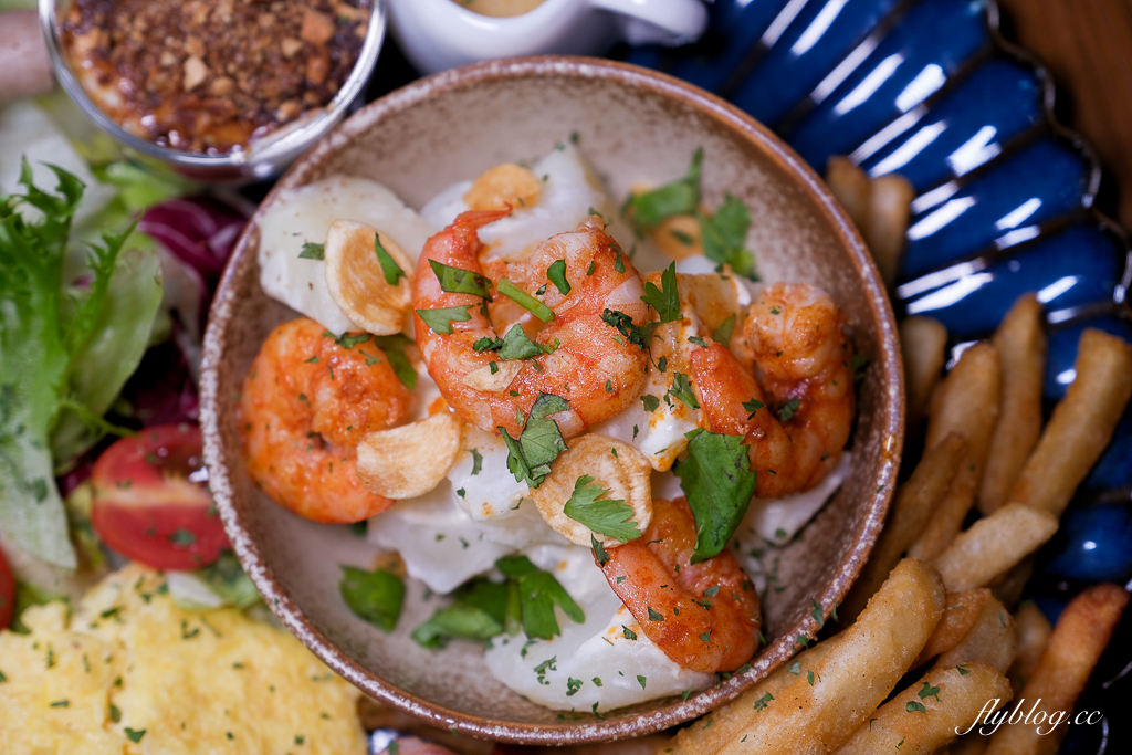 台中西區｜ABV地中海餐酒館．發現台中超奢華早午餐，全台唯一700種啤酒走廊 @飛天璇的口袋