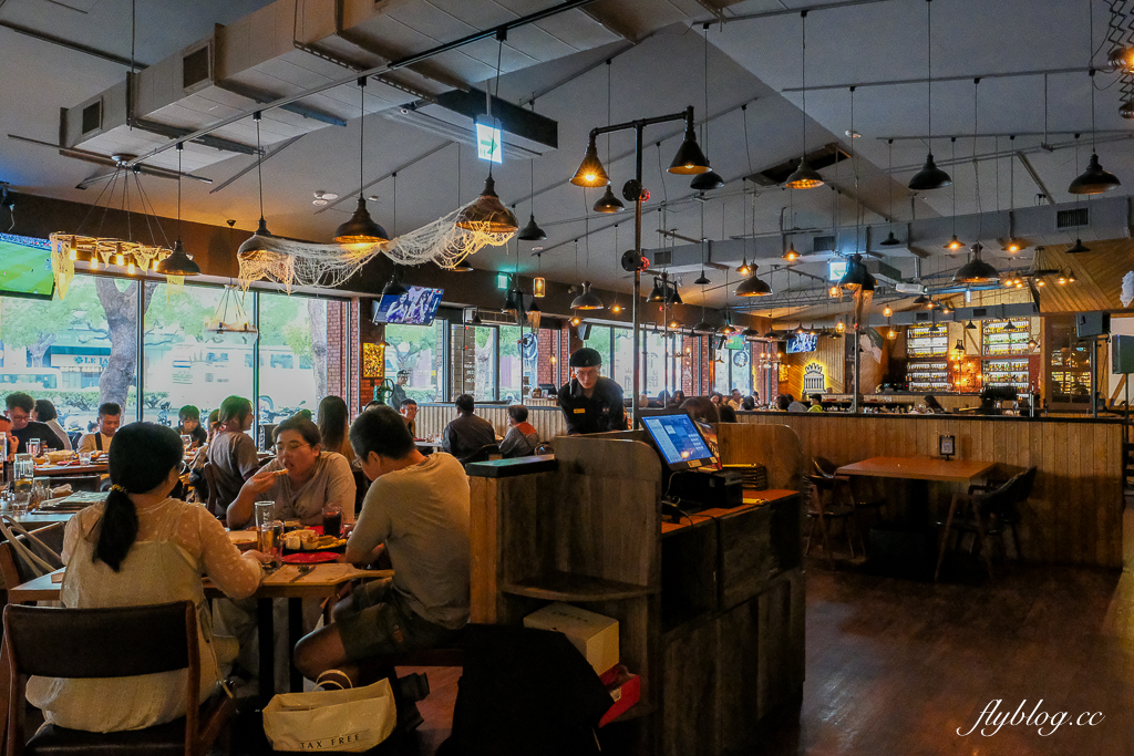 台中西區｜ABV地中海餐酒館．發現台中超奢華早午餐，全台唯一700種啤酒走廊 @飛天璇的口袋