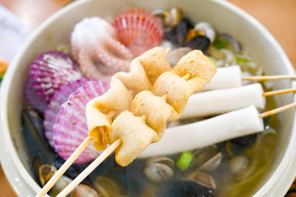 韓國釜山｜海雲台31cm海鮮刀削麵松亭總店．海雲台必吃美食，滿滿一鍋海鮮超過癮 @飛天璇的口袋