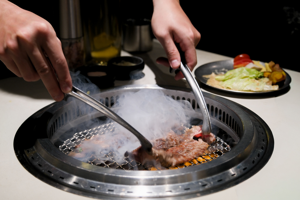 台中西屯｜燒肉MEN朝富店．個人套餐499起自助吧無限續，溫室水耕生菜和Haagen-Dazs冰淇淋 @飛天璇的口袋