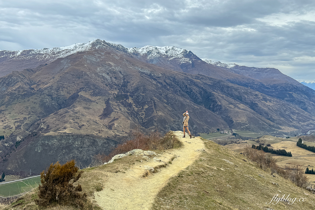 紐西蘭南島｜Crown Range Road Scenic Lookout．皇冠山脈公路必拍景點，瓦納卡到皇后鎮的絕美公路 @飛天璇的口袋
