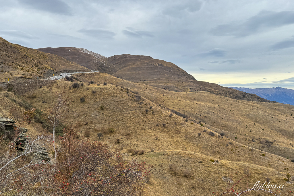 紐西蘭南島｜Crown Range Road Scenic Lookout．皇冠山脈公路必拍景點，瓦納卡到皇后鎮的絕美公路 @飛天璇的口袋