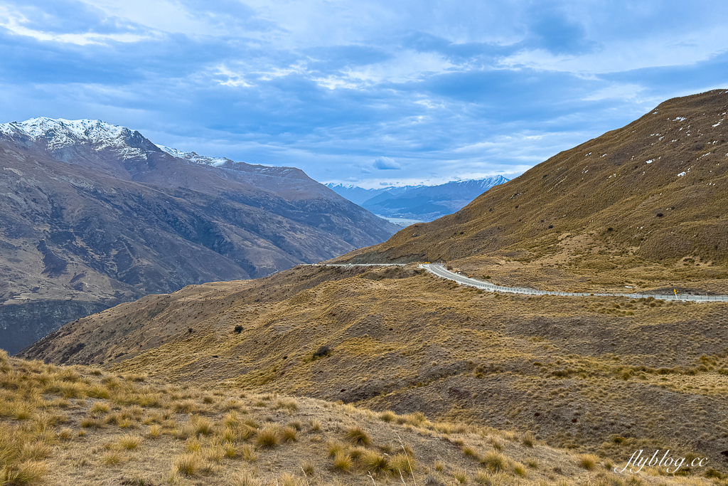 紐西蘭南島｜Crown Range Road Scenic Lookout．皇冠山脈公路必拍景點，瓦納卡到皇后鎮的絕美公路 @飛天璇的口袋