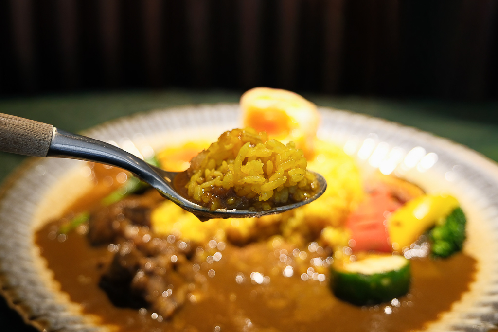 台中西區｜壱絕咖哩．模範街質感級咖哩店，台中少見的乾咖哩 @飛天璇的口袋