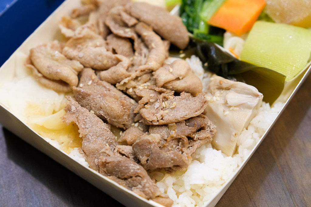 台中南屯｜津石家便當專賣．台中文青風便當店，11種主食可以選擇 @飛天璇的口袋