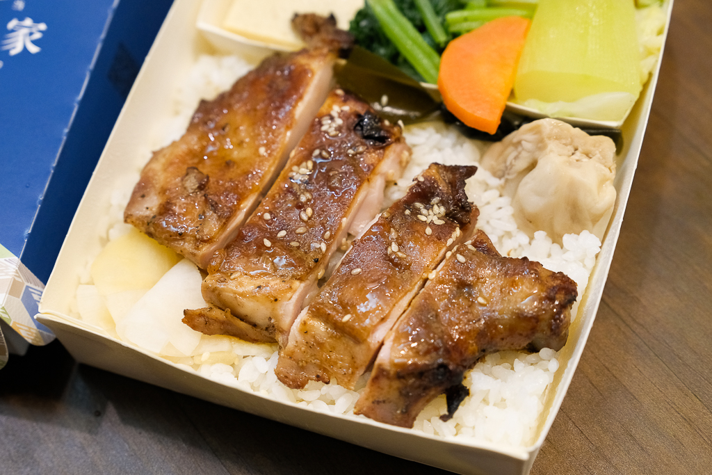 台中南屯｜津石家便當專賣．台中文青風便當店，11種主食可以選擇 @飛天璇的口袋