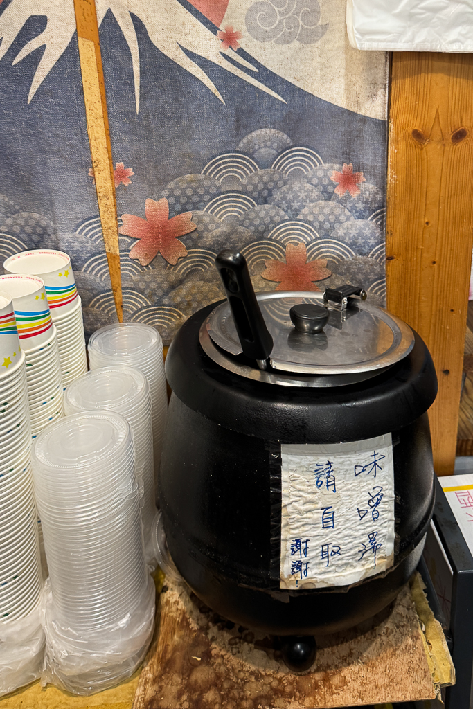 台中南屯｜津石家便當專賣．台中文青風便當店，11種主食可以選擇 @飛天璇的口袋