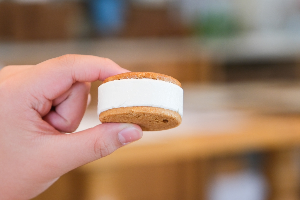 日本北海道｜Ferme La Terre Biei．美瑛農場裡的甜點咖啡，坐擁整片山丘療闊美景 @飛天璇的口袋