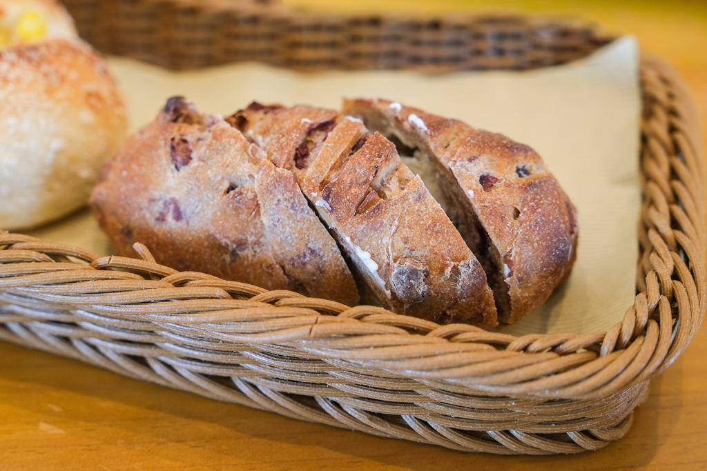 日本北海道｜Ferme La Terre Biei．美瑛農場裡的甜點咖啡，坐擁整片山丘療闊美景 @飛天璇的口袋
