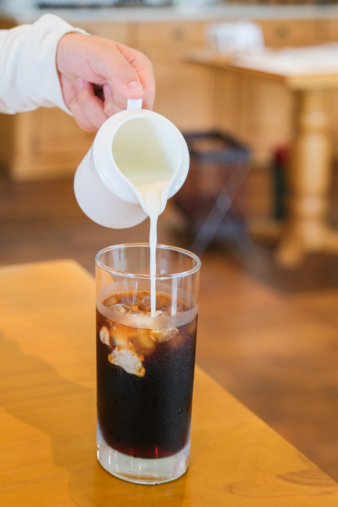 日本北海道｜Ferme La Terre Biei．美瑛農場裡的甜點咖啡，坐擁整片山丘療闊美景 @飛天璇的口袋