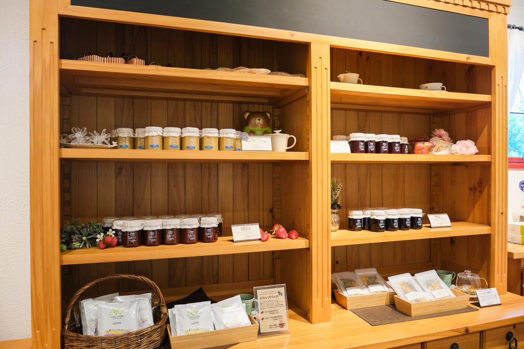 日本北海道｜Ferme La Terre Biei．美瑛農場裡的甜點咖啡，坐擁整片山丘療闊美景 @飛天璇的口袋