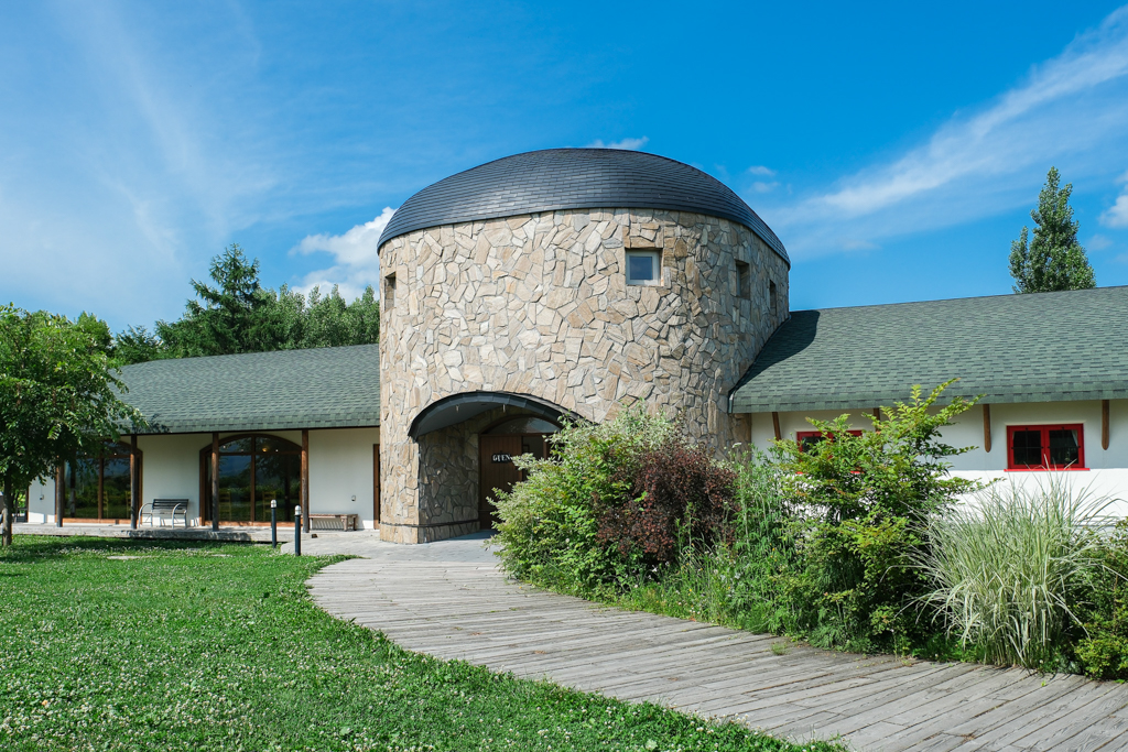 日本北海道｜Ferme La Terre Biei．美瑛農場裡的甜點咖啡，坐擁整片山丘療闊美景 @飛天璇的口袋