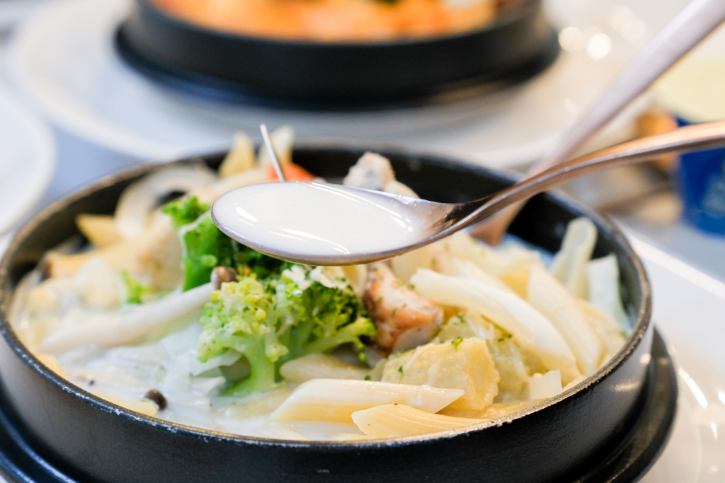 台中北屯｜NU PASTA．與鮮乳坊跨界合作，攜手推出6款莊園級鮮乳義式湯麵系列 @飛天璇的口袋