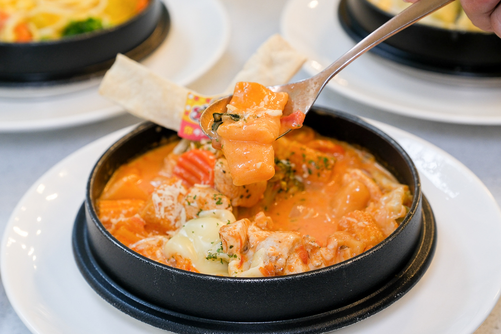 台中北屯｜NU PASTA．與鮮乳坊跨界合作，攜手推出6款莊園級鮮乳義式湯麵系列 @飛天璇的口袋